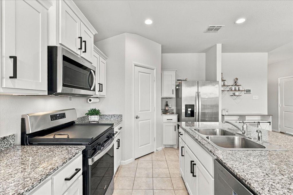 5800 Bull Creek Lane, Denton, TX 76226 — exterior