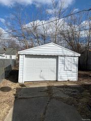 20244 Oakfield Street, Detroit, MI 48235