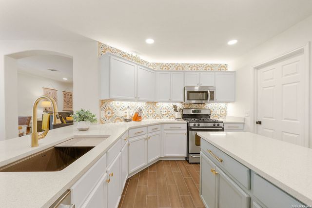 415 Cattle Ranch, San Antonio, TX 78245