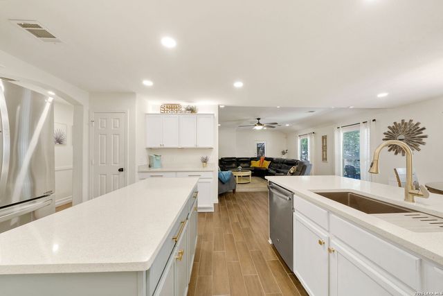 415 Cattle Ranch, San Antonio, TX 78245