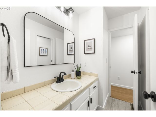 11587 Sw SHEFFIELD Cir, Portland, OR 97223