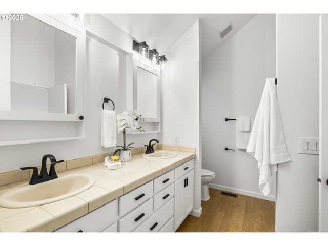 11587 Sw SHEFFIELD Cir, Portland, OR 97223