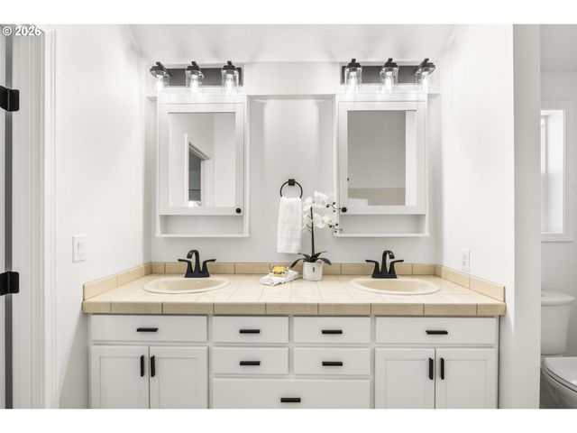 11587 Sw SHEFFIELD Cir, Portland, OR 97223