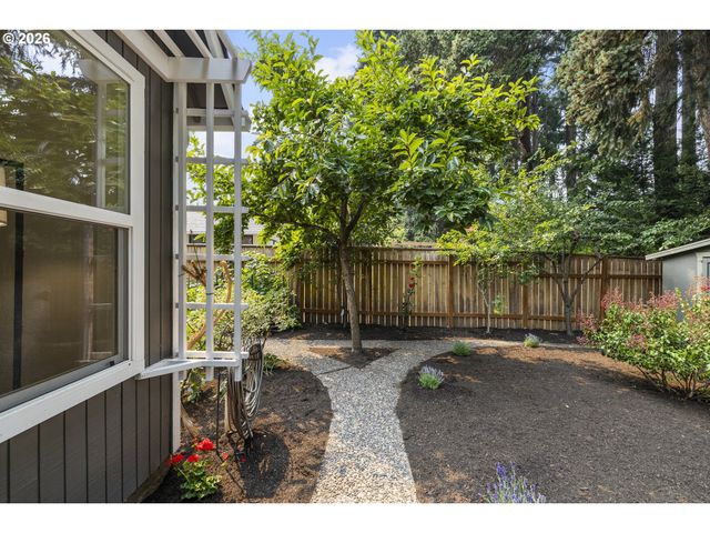 11587 Sw SHEFFIELD Cir, Portland, OR 97223