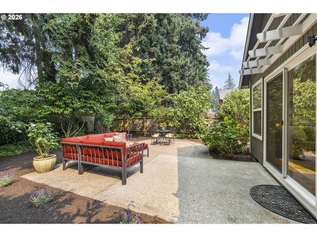 11587 Sw SHEFFIELD Cir, Portland, OR 97223