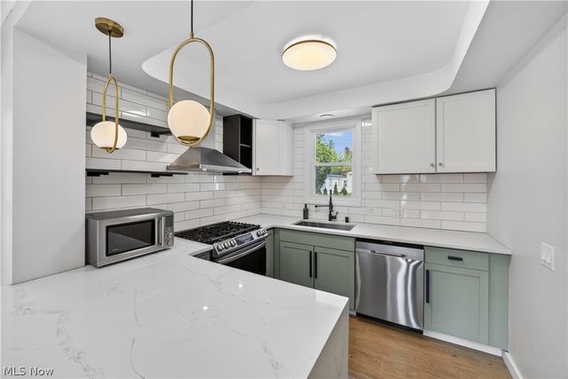 2561 Charney Road, University Heights, OH 44118