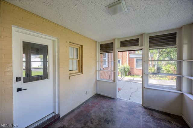 2561 Charney Road, University Heights, OH 44118