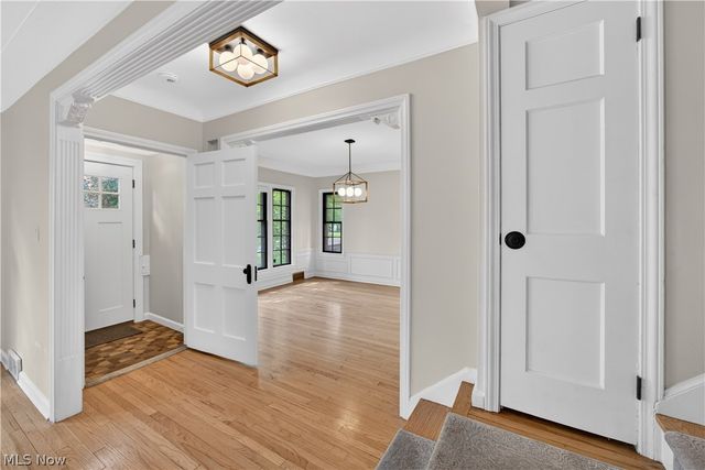 2561 Charney Road, University Heights, OH 44118