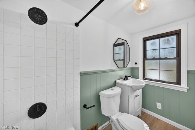 2561 Charney Road, University Heights, OH 44118