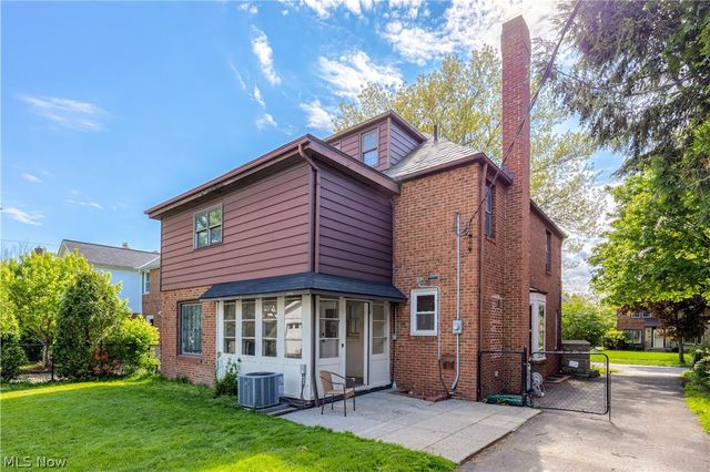 2561 Charney Road, University Heights, OH 44118