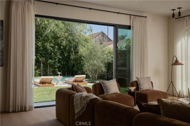 11741 La Maida, Valley Village, CA 91607