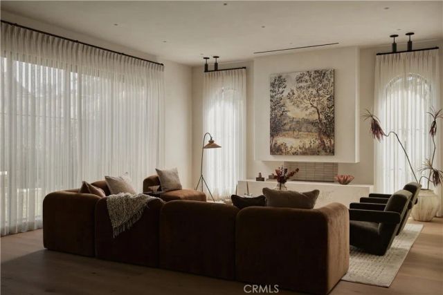 11741 La Maida, Valley Village, CA 91607