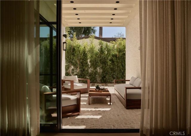 11741 La Maida, Valley Village, CA 91607