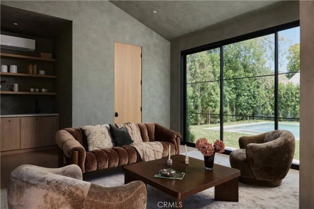11741 La Maida, Valley Village, CA 91607