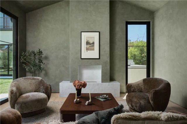 11741 La Maida, Valley Village, CA 91607