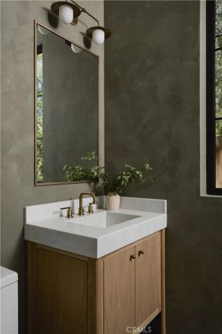 11741 La Maida, Valley Village, CA 91607