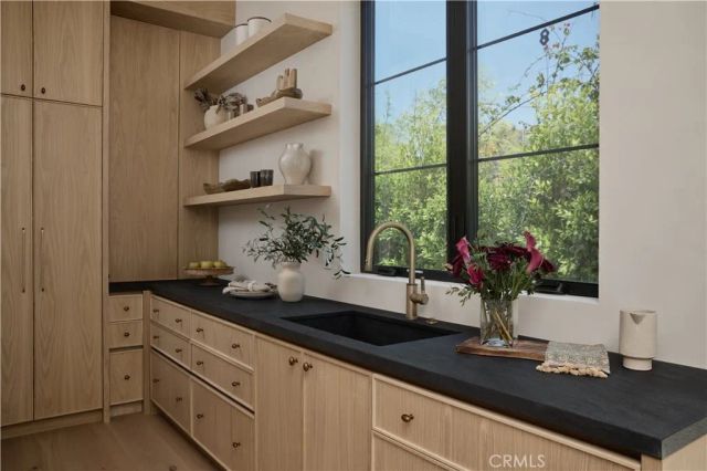 11741 La Maida, Valley Village, CA 91607