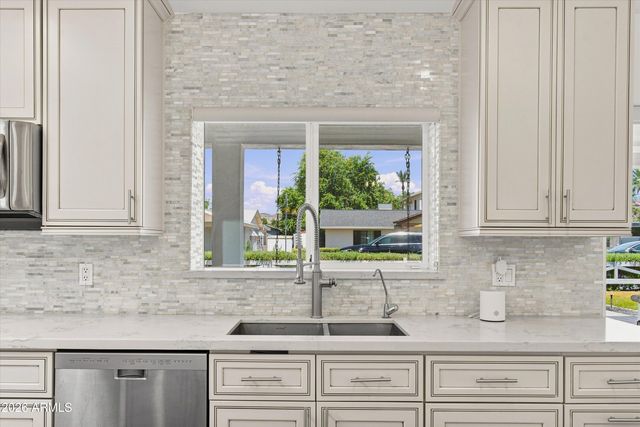 4145 E GLENROSA Avenue, Phoenix, AZ 85018