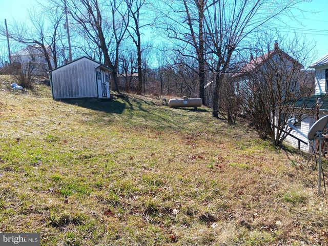 322 S LAUREL AVE, Berkeley Springs, WV 25411