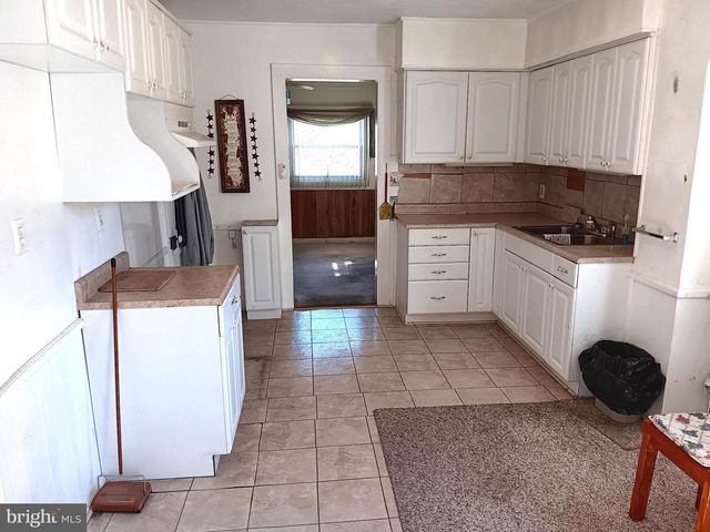 322 S LAUREL AVE, Berkeley Springs, WV 25411