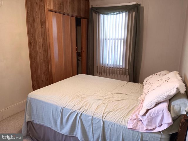 322 S LAUREL AVE, Berkeley Springs, WV 25411