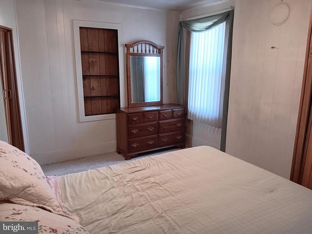 322 S LAUREL AVE, Berkeley Springs, WV 25411