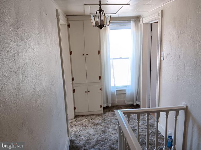 322 S LAUREL AVE, Berkeley Springs, WV 25411