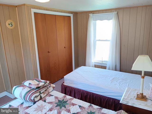 322 S LAUREL AVE, Berkeley Springs, WV 25411