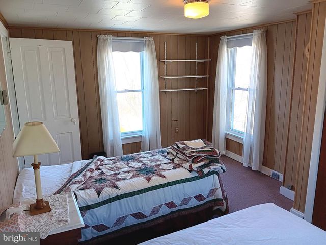 322 S LAUREL AVE, Berkeley Springs, WV 25411