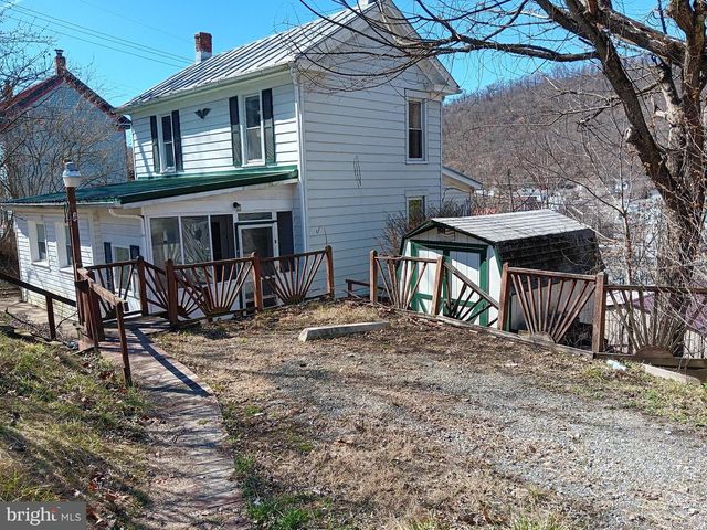 322 S LAUREL AVE, Berkeley Springs, WV 25411