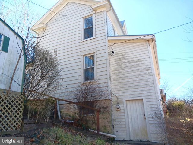322 S LAUREL AVE, Berkeley Springs, WV 25411