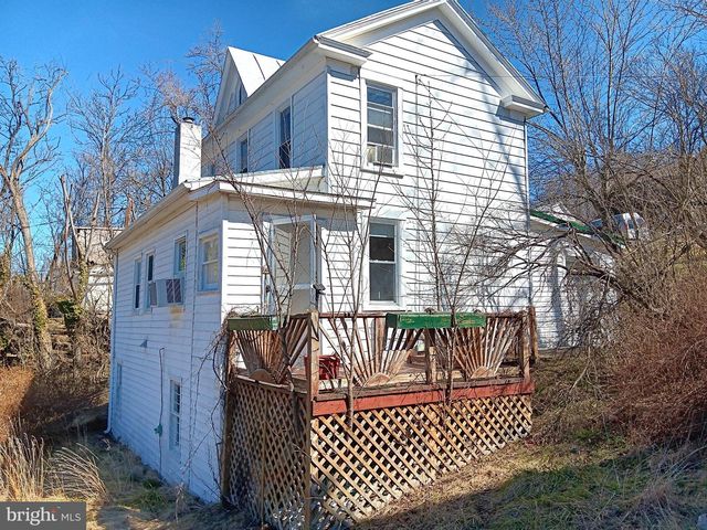322 S LAUREL AVE, Berkeley Springs, WV 25411