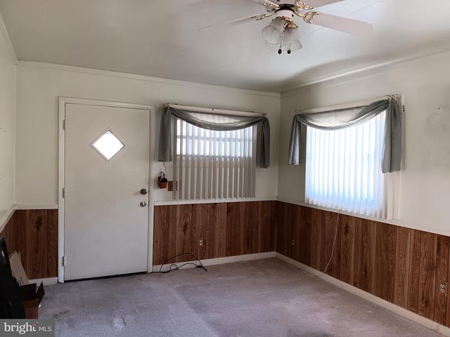 322 S LAUREL AVE, Berkeley Springs, WV 25411