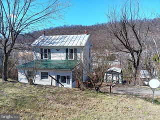 322 S LAUREL AVE, Berkeley Springs, WV 25411