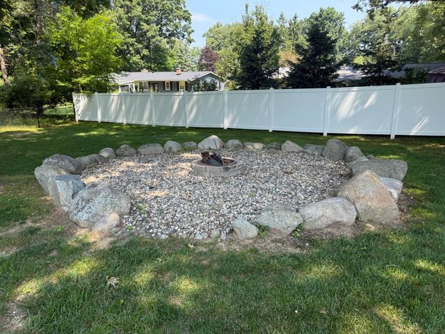 155 Hickory Hills, Marshall Twp, MI 49068