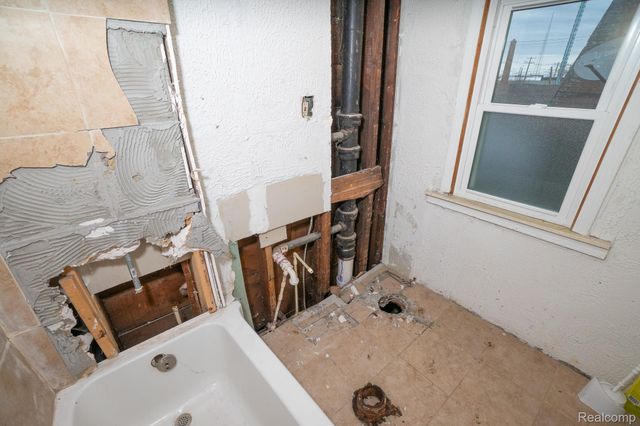 12257 W Jeffries Freeway, Detroit, MI 48204