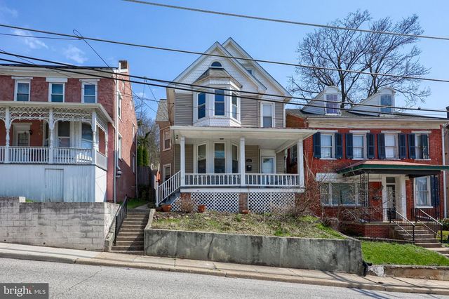 17 CHURCH ST, Glen Rock, PA 17327