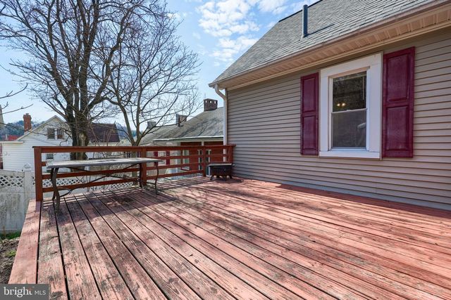 17 CHURCH ST, Glen Rock, PA 17327