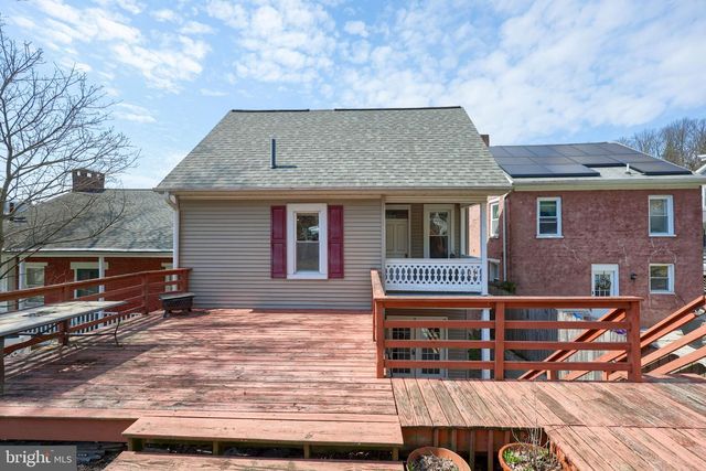 17 CHURCH ST, Glen Rock, PA 17327