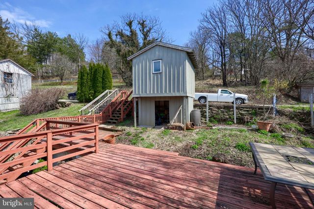 17 CHURCH ST, Glen Rock, PA 17327