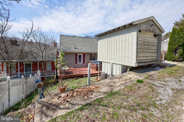 17 CHURCH ST, Glen Rock, PA 17327