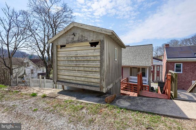 17 CHURCH ST, Glen Rock, PA 17327