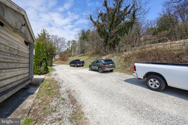 17 CHURCH ST, Glen Rock, PA 17327