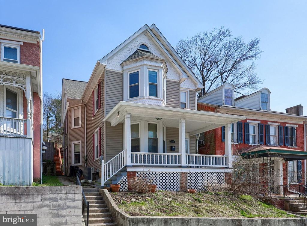 17 CHURCH ST, Glen Rock, PA 17327