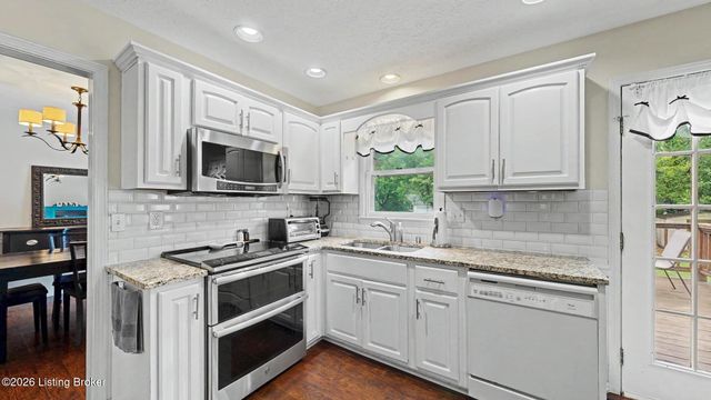10705 Sevenoaks Dr, Louisville, KY 40241