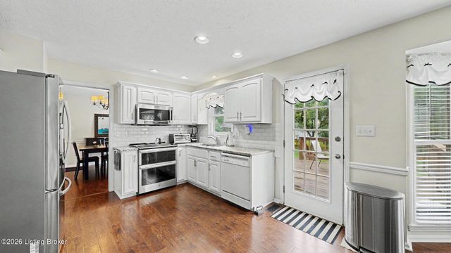 10705 Sevenoaks Dr, Louisville, KY 40241