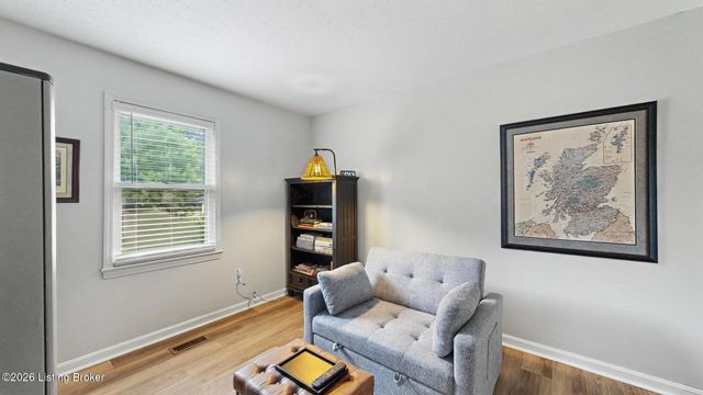 10705 Sevenoaks Dr, Louisville, KY 40241