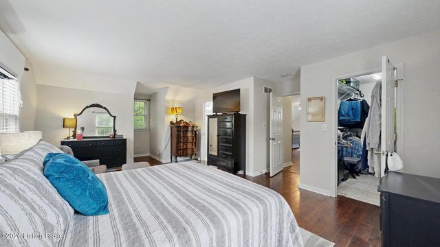 10705 Sevenoaks Dr, Louisville, KY 40241