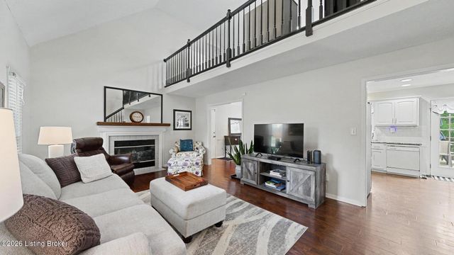 10705 Sevenoaks Dr, Louisville, KY 40241