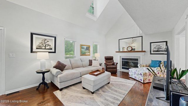 10705 Sevenoaks Dr, Louisville, KY 40241